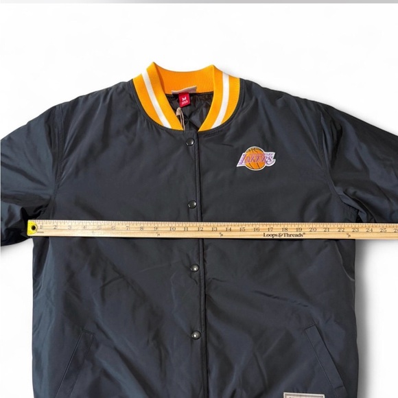 Men’s Mitchell & Ness Black and Yellow Los Angeles Lakers Puffer Jacket - Picture 5 of 8